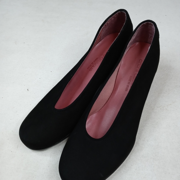 Andre Assous "Gayla" women's black suede 2" heel w - Picture 4 of 9